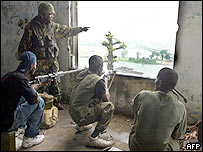 Rebeldes liberianos atacaram uma ponte na capital Monróvia