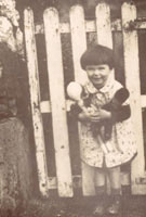 Eleanor Roberts yn ferch fach