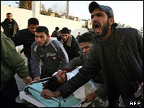 انتقال زخمی فلسطینی به بیمارستان