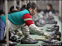 کارخانه کفش در چين