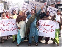 कश्मीर में महिला प्रदर्शन