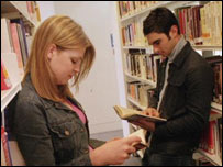 图书馆中的学生