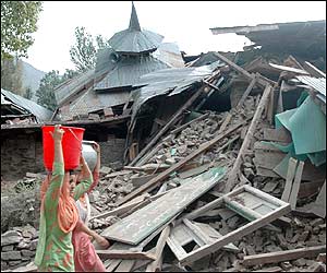 उड़ी का एक गाँव पूरी तरह उजड़ा