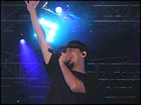 Cả hai vị trí đầu bảng của top ten album tuần qua đều do ca sĩ Mỹ chiếm giữ 