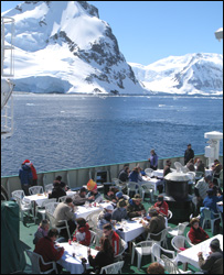 南极船上烧烤会