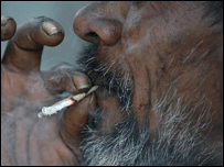 Fumo mata 2,5 mil pessoas por dia na Índia 