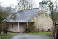 Bwthyn Abermydr ger Llannerchaeron. 