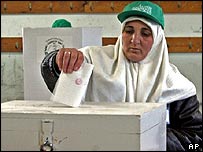 Simpatizante do Hamas vota em Gaza