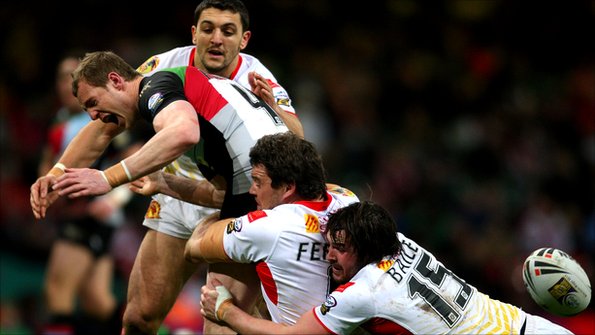 Harlequins' David Howell runs into the Catalan Dragons defence.