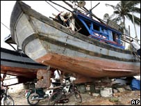 Barco vietnamita atingido pelo tufão Chanchu