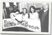 Yn y llun, a dynnwyd ar noson lansio Cystadleuaeth Baled Bro Beca gwelir (o'r chwith i'r dde): Richard Meade, ACTT; Tecwyn Ifan; Sarah Pugh, Swyddog Prosiect Bro Beca PLANED; Mererid Hopwood a Hywel Teifi Edwards.