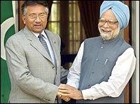 پرويز مشرف (سمت چپ) و مانموهان سينگ