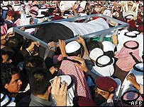 شیخ جابر کی میت کو آخری رسومات کے لیے لے جایا جا رہا ہے