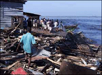 Sri Lanka'da bir sahil kasabasında hasar