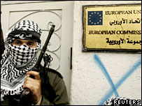 पैगंबर मोहम्मद के कार्टूनों पर तीखी प्रतिक्रिया