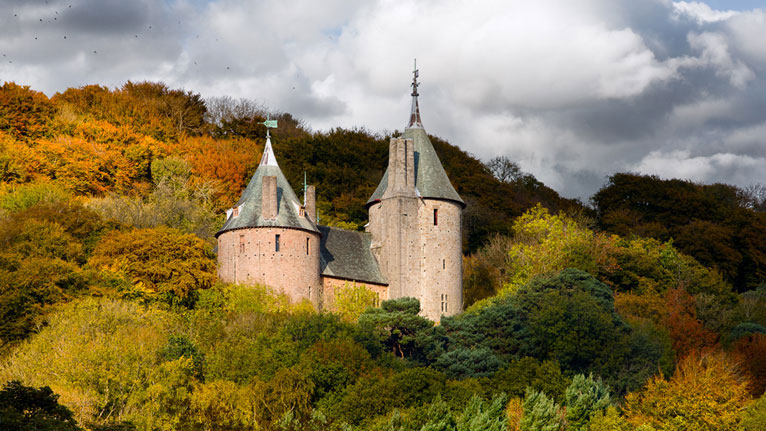 Castell Coch yn yr hydref gan Steve Ellaway