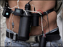 یک بمبگذار دستگیر شده (عکس از آرشیو)