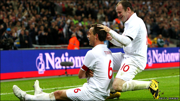 Wayne Rooney 'cuts John Terry's hair'