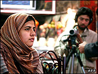 ضیاگل سلطانی در فیلمبرداری صحنه ای از فیلم هیس