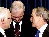 Prezidenti ČR a USA Klaus a Bush na summitu v Bruselu