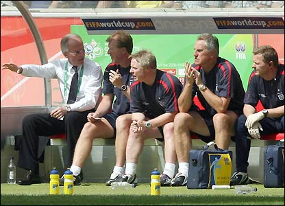 د انگلستان له لورې مرستيال کپتان مايکل اووين