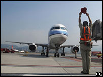 Avião chinês pousa no aeroporto de Taipé