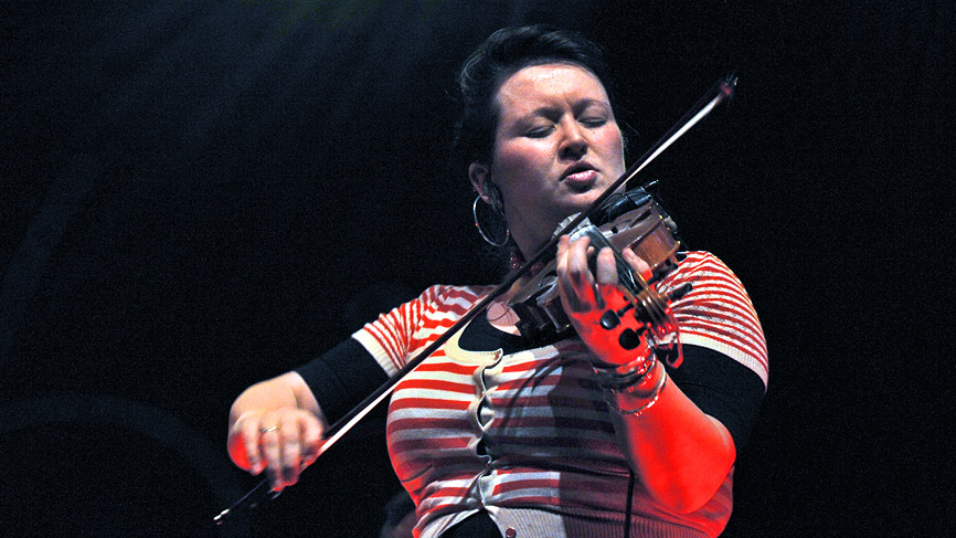 Eliza Carthy of The Imagined Village live at The Old Fruitmarket. Photo by Louis Decarlo