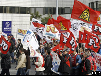 Hàng ngàn nhân viên đã phẫn nộ về mức độ cắt giảm việc làm