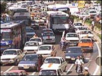 तेल आयात ने घाटा बढ़ा दिया है