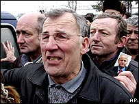 هواداران آقای ميلوشويچ برای ادای احترام به وی گرد آمدند