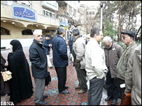 Tahran sokaklarındaki İranlılar