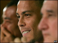 Parreira, Ronaldo e Cafu, em entrevista coletiva