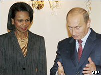 Condoleezza Rice (esq.) e o presidente russo Vladimir Putin
