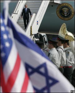George Bush tới sân bay Ben Guiron ở Tel Aviv, Israel hôm 9/1/2008