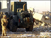 Basra'da saldırı sonrası enkaz