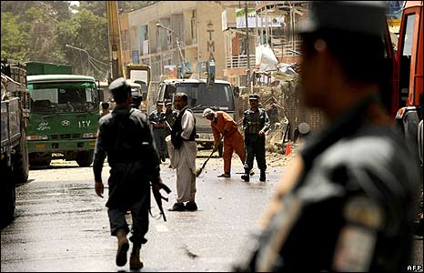 Cảnh sát Afghanistan tại hiện trường vụ tấn công