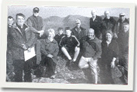 Aelodau Cymdeithas Hanes y Tair Llan ar ben Moel Tryfan