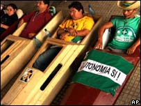 Manifestantes em greve de fome na Bolívia