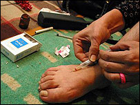 يک معتاد تزريقی در افغانستان (عکس از آرشيو)