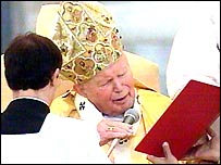 O papa rezou uma missa na Praça de São Pedro