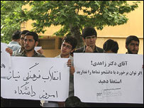 Eylemcilerin pankartları