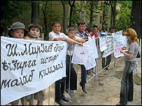 उज़बेकिस्तान में प्रदर्शनकारी