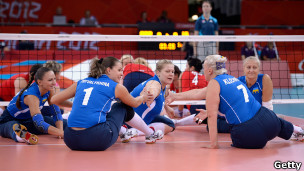 Українки в ударі - вони виграли у британок у волейбол сидячи