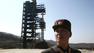 朝鲜军人和火箭