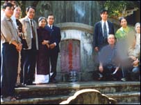 Thăm mộ cụ Phan Bội Châu ở Huế