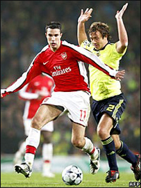 Robin Van Persie (áo đỏ)