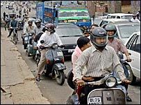 दिल्ली की सड़क का एक नज़ारा