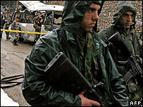 Soldados guardam local de atentado em Beirute