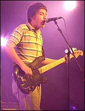 Milburn lead singer Joe (c) Mark Bull