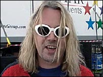 Burt Cocaine, da banda Teen Spirit, faz tributo ao ídolo Kurt Cobain